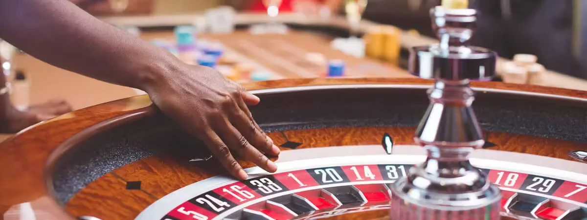 Bright Brazilian casino lobby with a live roulette table at 45Q